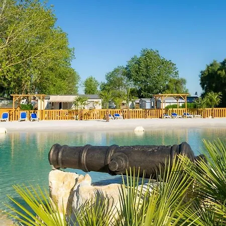 Кемпинг Aunis Club Camping 4 Etoiles Ла-Транш-сюр-Мер