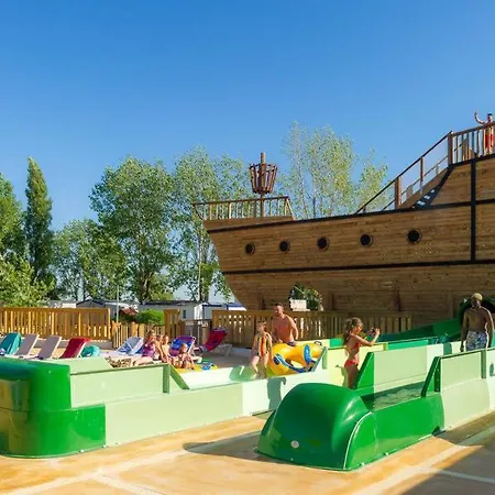 Кемпинг Aunis Club Camping 4 Etoiles